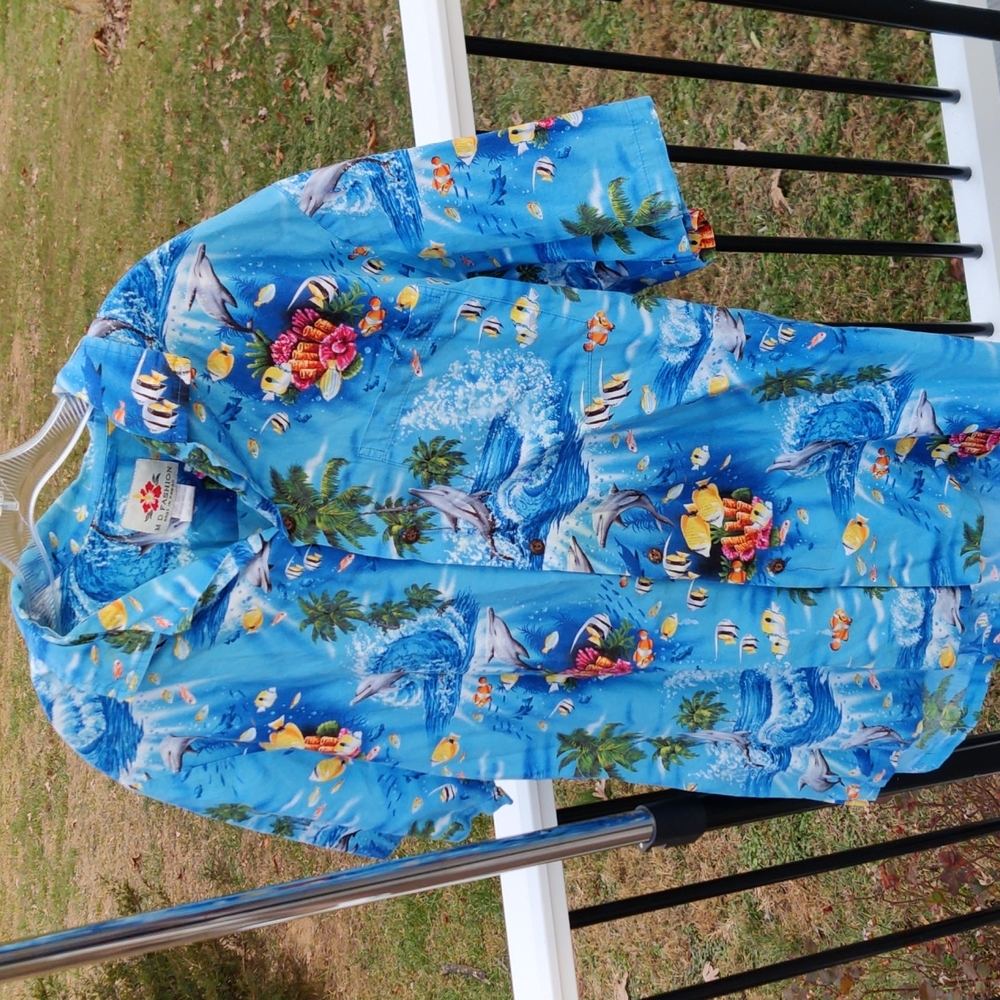 [UNIQUE] Rare Made in Hawaii Aloha Shirt With Dolphins and Coral Reef Scenery